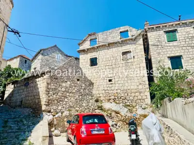 Kamena kuća 70 m², otok Brač - centar mjesta, pogled na more - 3