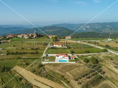 Villa 3.385 m², Vrh bei Buzet, atemberaubender Panoramablick auf Istrien - 8