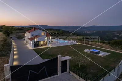 Villa 3.385 m², Vrh bei Buzet, atemberaubender Panoramablick auf Istrien - 9