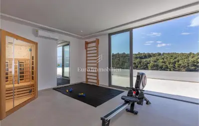 Villa 300 m², Otok Brač - prvi red do mora i bazen - 9