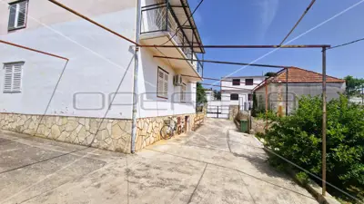 House 290 m², Tisno - center, 4 apartments - 7