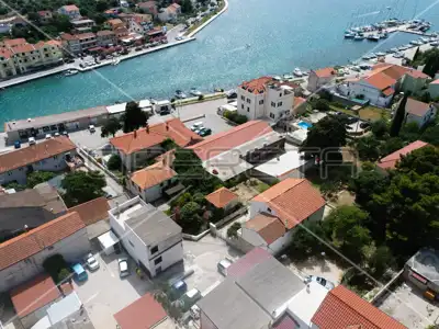 House 290 m², Tisno - center, 4 apartments - 10