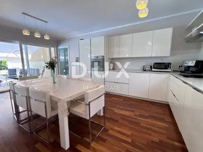 Villa 259 m², Kožino - 100 m vom Meer, Pool - 18