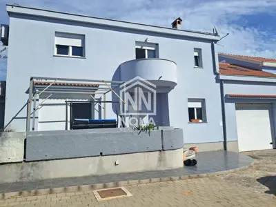 Kuća 246 m², Bokanjac - mirna ulica i privatno dvorište - 2
