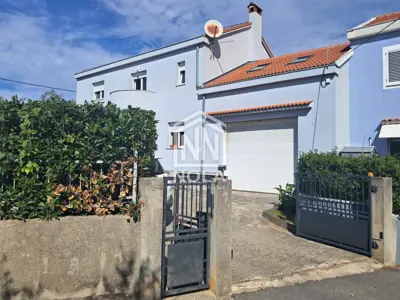 Kuća 246 m², Bokanjac - mirna ulica i privatno dvorište