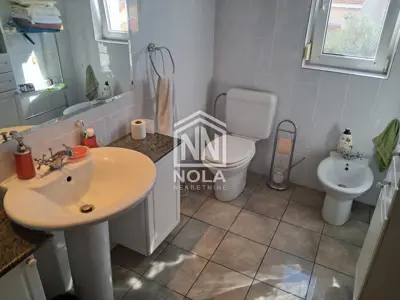Kuća 246 m², Bokanjac - mirna ulica i privatno dvorište - 16