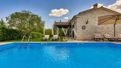 Kuća 202 m², Karojba - bazen i ljetna kuhinja