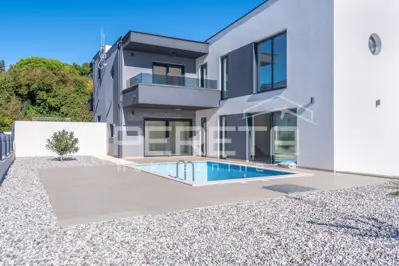 Modern semi-detached house in Ližnjan with a pool - perfect for vacation and investment!
