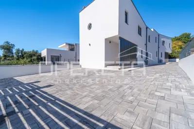 Modern semi-detached house in Ližnjan with a pool - perfect for vacation and investment! - 16