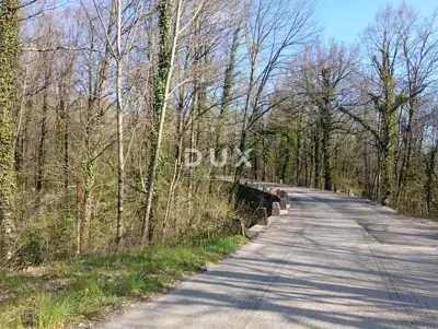 Land, Kučeli - peaceful green surroundings and access road