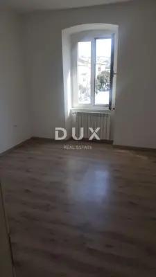 Commercial space 133 m², Rijeka Centar - 4 rooms - 6