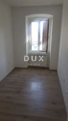 Commercial space 133 m², Rijeka Centar - 4 rooms - 7