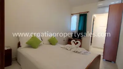 House 300 m², Primošten, quiet area and pool - 8