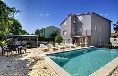 Apartmanska kuća 290 m², Banjole - 150 m od mora