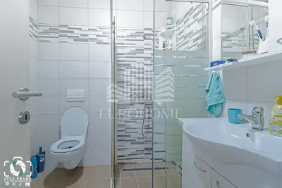 KUĆA NA TRI ETAŽE 250 m², RAVNICE - 12