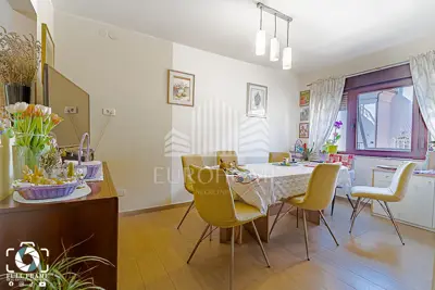 KUĆA NA TRI ETAŽE 250 m², RAVNICE - 4