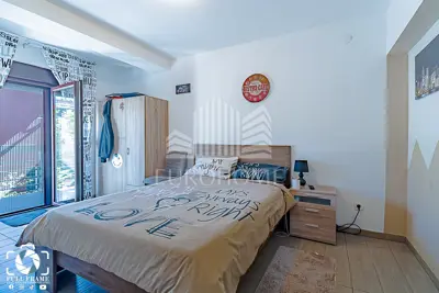 KUĆA NA TRI ETAŽE 250 m², RAVNICE - 6