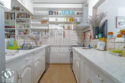 KUĆA NA TRI ETAŽE 250 m², RAVNICE - 5