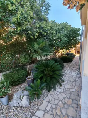 Haus 415 m², Petrčane - Meerblick und 3 Wohnungen - 12