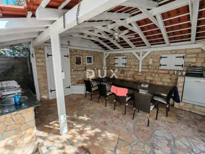 Haus 415 m², Petrčane - Meerblick und 3 Wohnungen - 14