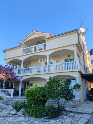 Haus 415 m², Petrčane - Meerblick und 3 Wohnungen - 8