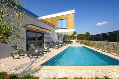 Vila 250 m² u Svetvinčentu, grijani bazen i sunčalište - 22