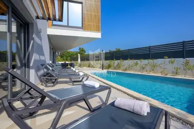 Vila 250 m² u Svetvinčentu, grijani bazen i sunčalište - 19
