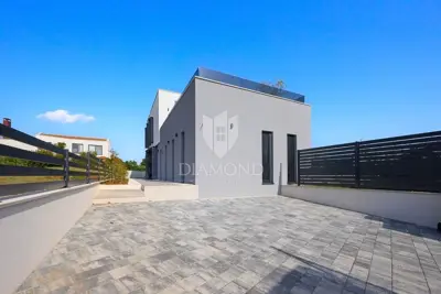 Vila 250 m² u Svetvinčentu, grijani bazen i sunčalište - 20