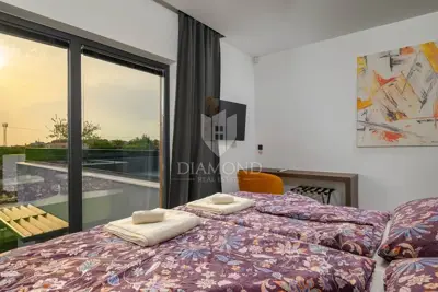 Vila 250 m² u Svetvinčentu, grijani bazen i sunčalište - 14