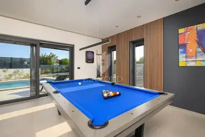 Vila 250 m² u Svetvinčentu, grijani bazen i sunčalište - 11