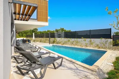Vila 250 m² u Svetvinčentu, grijani bazen i sunčalište - 21