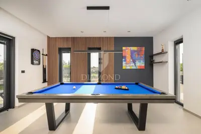 Vila 250 m² u Svetvinčentu, grijani bazen i sunčalište - 9