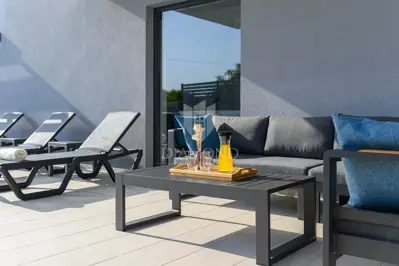 Vila 250 m² u Svetvinčentu, grijani bazen i sunčalište - 17