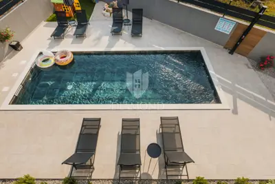 Vila 266 m², Umag okolica - bazen i vrt - 22