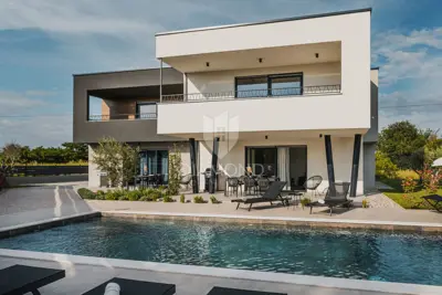 Vila 266 m², Umag okolica - bazen i vrt - 2