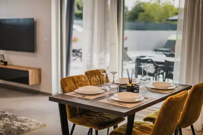 Vila 266 m², Umag okolica - bazen i vrt - 9