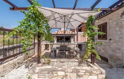 House 370 m², Barban - pool, jacuzzi and grounds 1,460 m² - 6