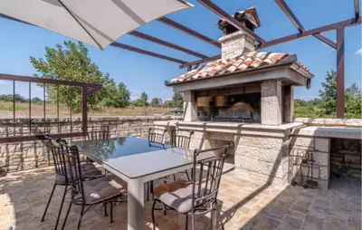 House 370 m², Barban - pool, jacuzzi and grounds 1,460 m² - 3
