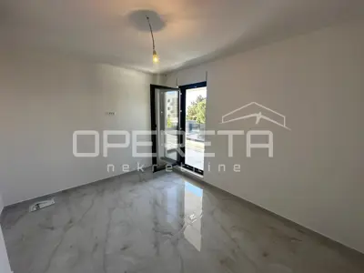 Penthouse in Okrug Gornji with a rooftop pool and sea view - 7