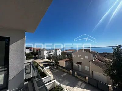 Penthouse in Okrug Gornji with a rooftop pool and sea view - 6
