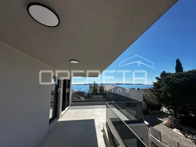 Penthouse in Okrug Gornji with a rooftop pool and sea view - 5