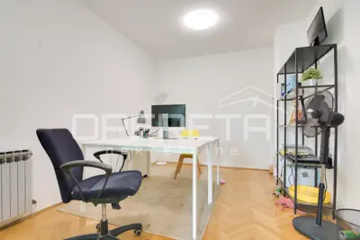 Wohnung/Büro 135 m², Pantovčak - Blick ins Grüne und Parkplatz - 11