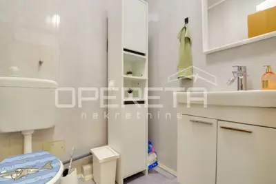 Wohnung/Büro 135 m², Pantovčak - Blick ins Grüne und Parkplatz - 16