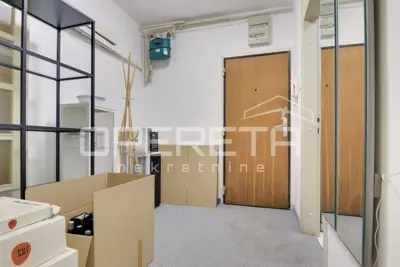 Wohnung/Büro 135 m², Pantovčak - Blick ins Grüne und Parkplatz - 14