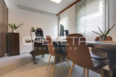 Wohnung/Büro 135 m², Pantovčak - Blick ins Grüne und Parkplatz - 4
