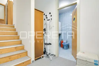 Wohnung/Büro 135 m², Pantovčak - Blick ins Grüne und Parkplatz - 17