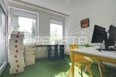 Wohnung/Büro 135 m², Pantovčak - Blick ins Grüne und Parkplatz - 21