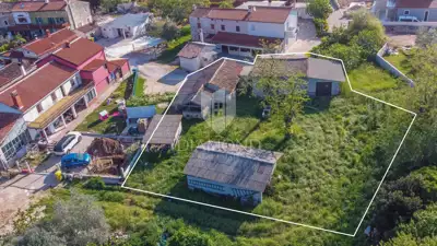 Building land, Umag, 1,000 m² and three marked structures