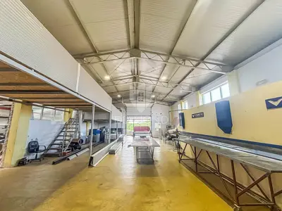Poslovna hala 280 m², Umag - ured i wc - 2