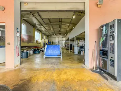 Poslovna hala 280 m², Umag - ured i wc - 7